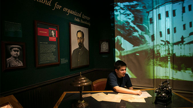 Learn about spies in Washington DC with your grandchild